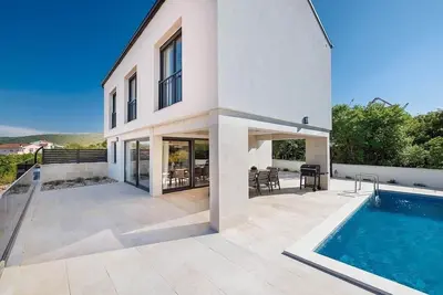 Image de New villa with heated pool, sea view, close to the beach- Traveler Krk Id 2684