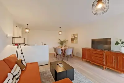 Image de Bright and modern 2br apartment with a Balcony