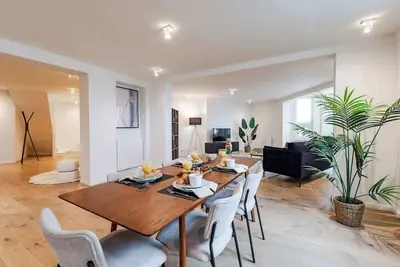 Image de Luxury Penthouse with Panoramic Views 3br