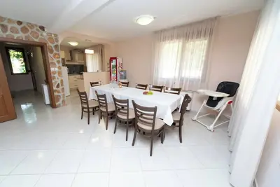 Image de Вила Дречева с  топъл минерален басейн и джакузи