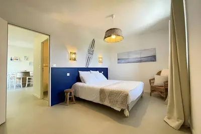 Image de Chambre d'hôtes 'Maison Perbos 1556 - Itsasoa' avec vue sur la montagne, Wi-Fi et climatisation