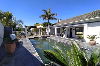 Image de Villa Mintos | 8 sleeper - 750m to Robberg 5 Beach