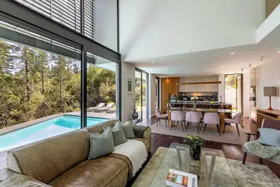 Image de Villa Emeraude | Luxe 4bd, Simola Golf Estate