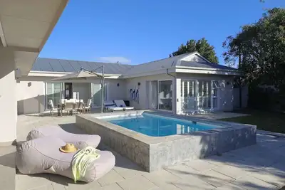 Image de Sanctuary Sands Villa - 5bd, Pool, Near Beach