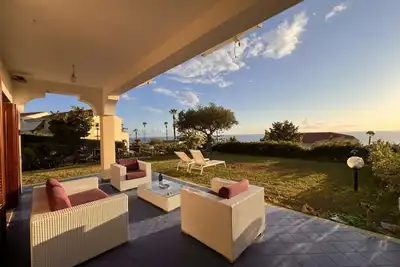 Image de Villa avec jardin à quelques minutes de la mer