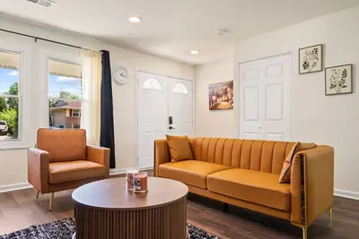 Image de Private and Cozy 3 Bedr+2 Bth Single Fam Home