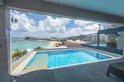 Image de Beach Front 2 Bed Condon D1. 1 with Sea View and Private Pool! !