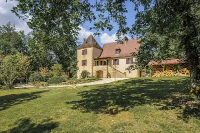 Image de Rosepeche une belle villa aux allures de château