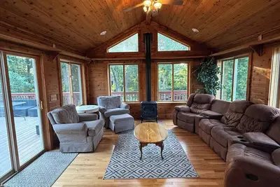 Image de Family-Friendly 5br Home in Blaine - Hot Tub + Games + Space