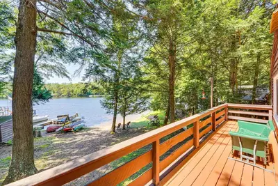 Image de Lake Front 3-bedroom cottage with private beach