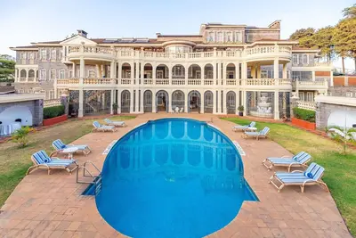 Image de Peaceful Suite Perfect for Family Relaxation and Comfort | Free Parking