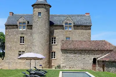 Image de Séjour d’exception dans un château avec piscine - Luxe, charme et nature