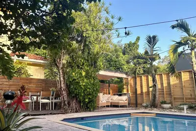 Image de 3-bedroom home in fabulous Coconut Grove Miami with amazing private pool
