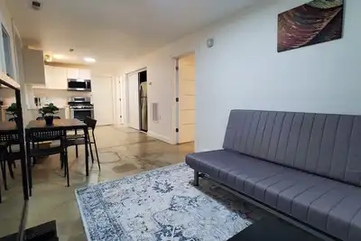 Image de New Private Apartment - Pilsen Downtown