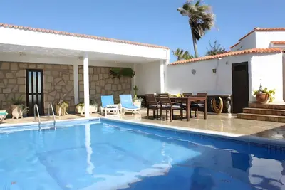 Image de Chalet de vacances 'Chalet Poris' avec vue sur la mer, piscine privée et Wi-Fi