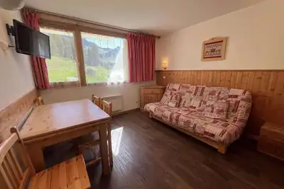 Image de À 20m des pistes de ski, étage -1, télévision, casier à ski, 32m², La Plagne