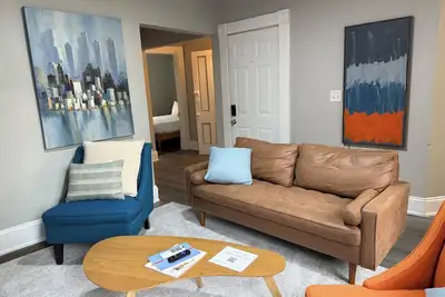 Image de Four-Bedroom Victorian Retreat, Walkable to Osu, Short North and Arena District.