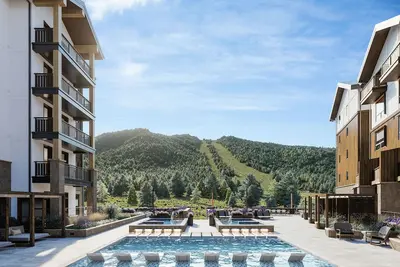 Image de 2br Residence | Steps to Gondola + Pool & Hot Tubs