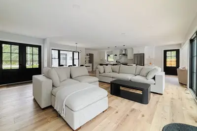 Image de New! Luxurious 7br Home w/Private Pool, Walk to Lake Michigan & Saugatuck