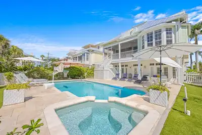 Image de Tropical Paradise on Captiva – Stunning 7-Bedroom Home Just Steps from the Beach