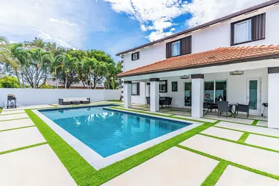 Image de Exclusive Poolside Residence