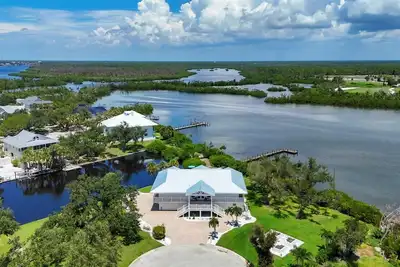 Image de Experience luxury at The Lookout, a 3-bedroom home in scenic Placida, Fl with ocean views.