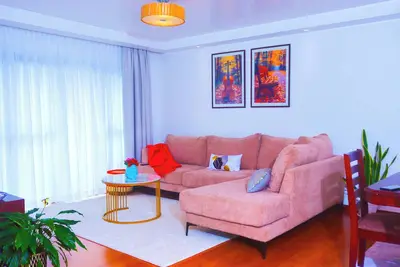 Image de Tranquility and warmth in a Haven within the city. With perfect sunsets!