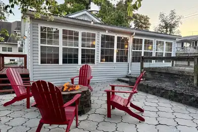 Image de Charming Lakeview Cottage w/Water View - Pet Friendly