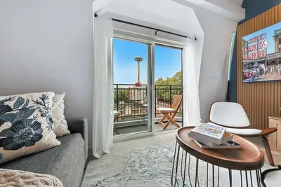 Image de Designer Penthouse I Space Needle View From Sofa I Walk to everything