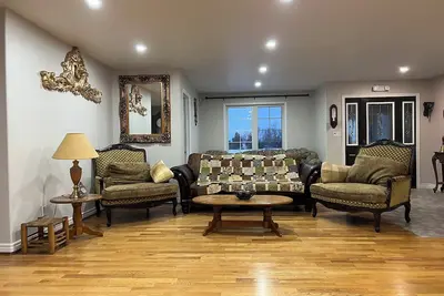 Image de Spacious 4-Bedroom Retreat Near Presqu'ile Park