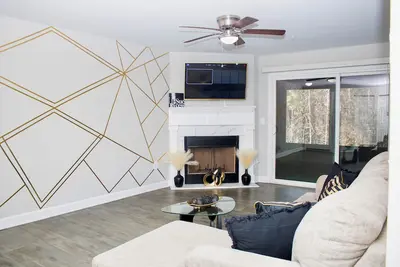 Image de Peaceful Sanitized 1br Condo Near I-85  WiFi & Pool