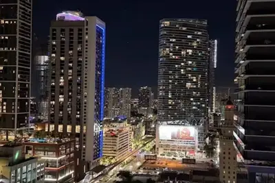 Image de Highrise condo in fantastic Miami  with breath taking views min to cruises