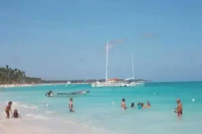 Image de Apartment near the beach, with pool and very safe.