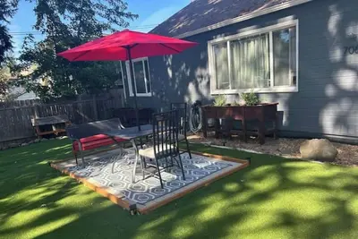 Image de Charming Lovely 1940s Bungalow