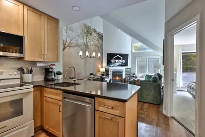 Image de Trailside Loft at Pico | Ski-In/Out Condo w/ Loft + 2br | Steps to Lift