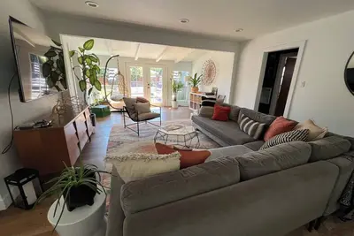 Image de Boho Bungalow – Walk to Downtown