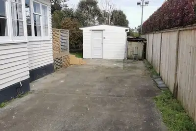 Image de 2 Double Bed Garden Chalet, 14 Phyllis St, Mt Albert, Auckland
