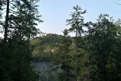 Image de Chasin Turkeys is a Charming 2-bedroom Lakefront cabin in Red River Groge