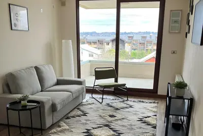 Image de Spacious 3-bedroom apartment steps from Cerro Philippi and train station