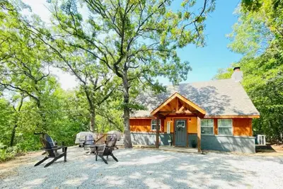 Image de Charming 2-bedroom cottage/cabin in serene Cookson, Ok right on Lake Tenkiller.