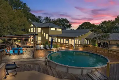 Image de Cozy Bastrop Stay • Pool • Near Parks & Downtown