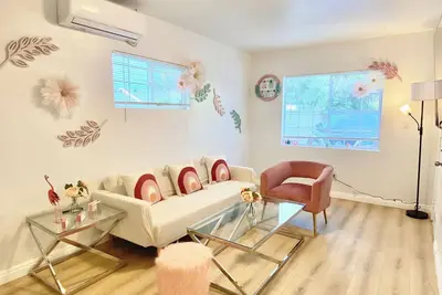 Image de Pink Charming 2BRs house near Dtla