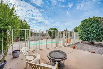 Image de Close to Golf: Sun City Escape w/ Furnished Porch!