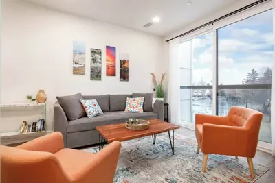 Image de Cypress Street Condo • 3. 5 Mins to the Beach