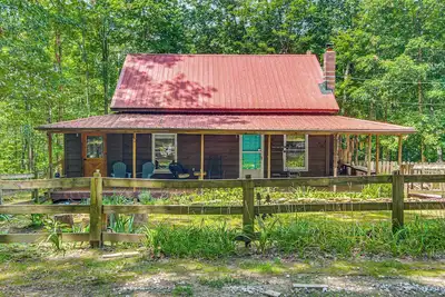 Image de Sunroom, Grill & Wraparound Porch: Jamestown Home