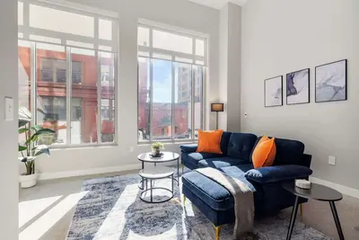 Image de CozySuites  Modern 3br Otr District #17