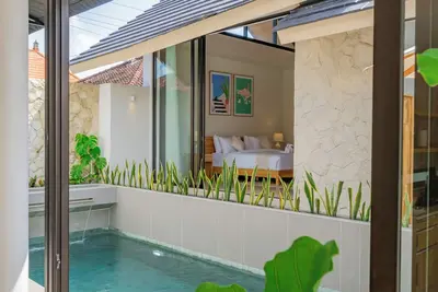 Image de Umah Jerapah Chic Villa | 2br + Pool | Peaceful Spot Near Surf & Fun