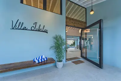 Image de Villa Jubilee at Crown Mountian, newly built with heated pool & gourmet kitchen.