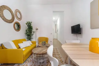 Image de Yellow Lavapies by Hogar 4