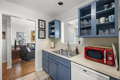 Image de Classic South 5th Getaway — Minutes to Downtown, Zilker & Rainey